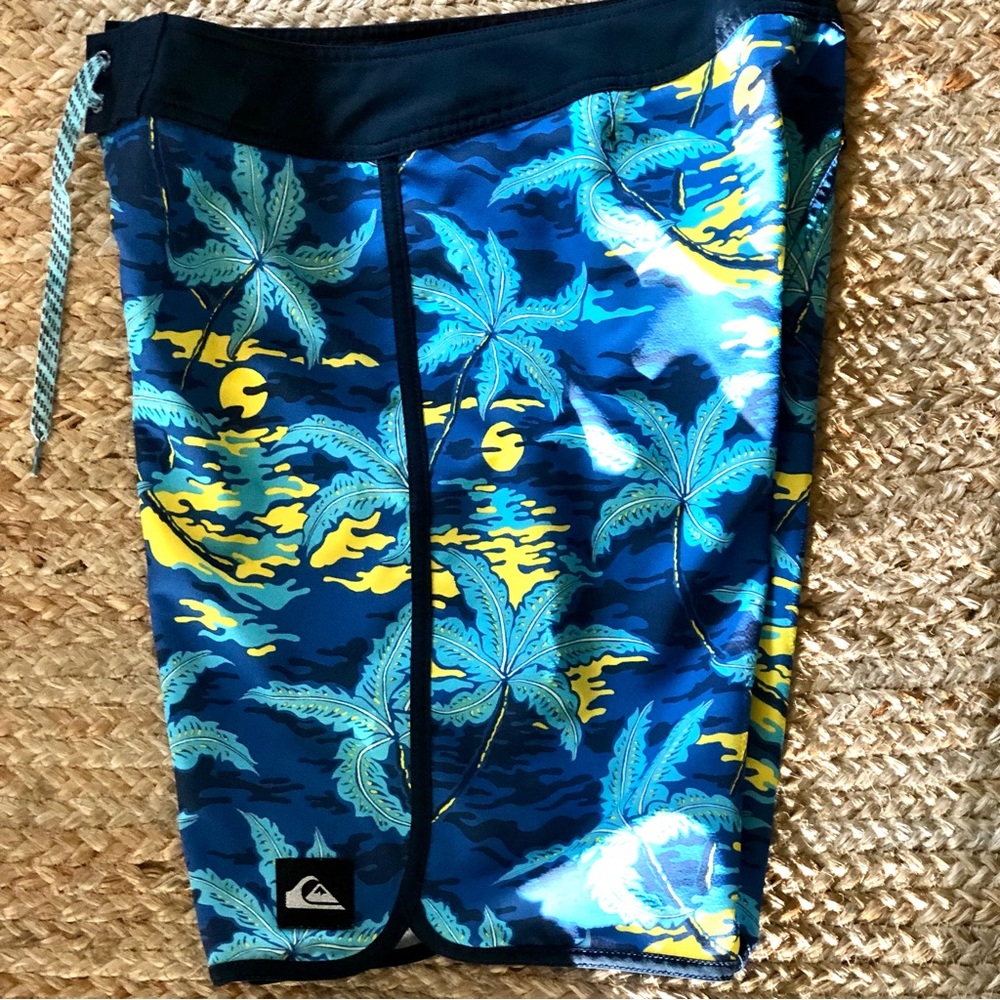 Palm Tree Quicksilver Board Shorts Sz 34”